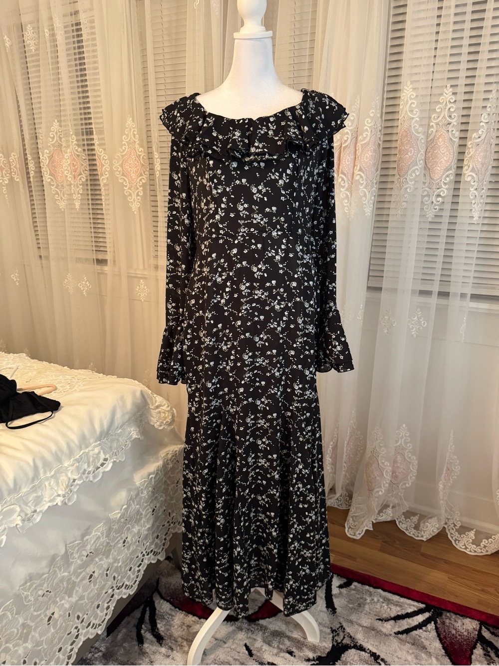 Black Floral Ruffle-Trim Long Sleeve Dress